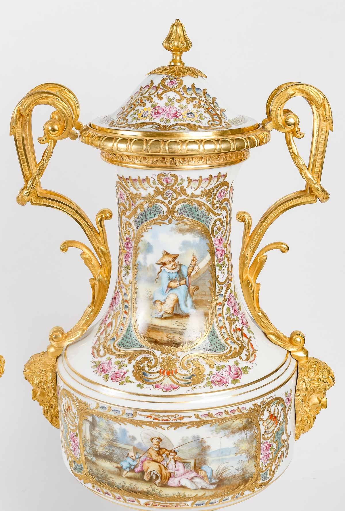 Une importante paire de vases en porcelaine de Sèvres XIXe siècle — 7