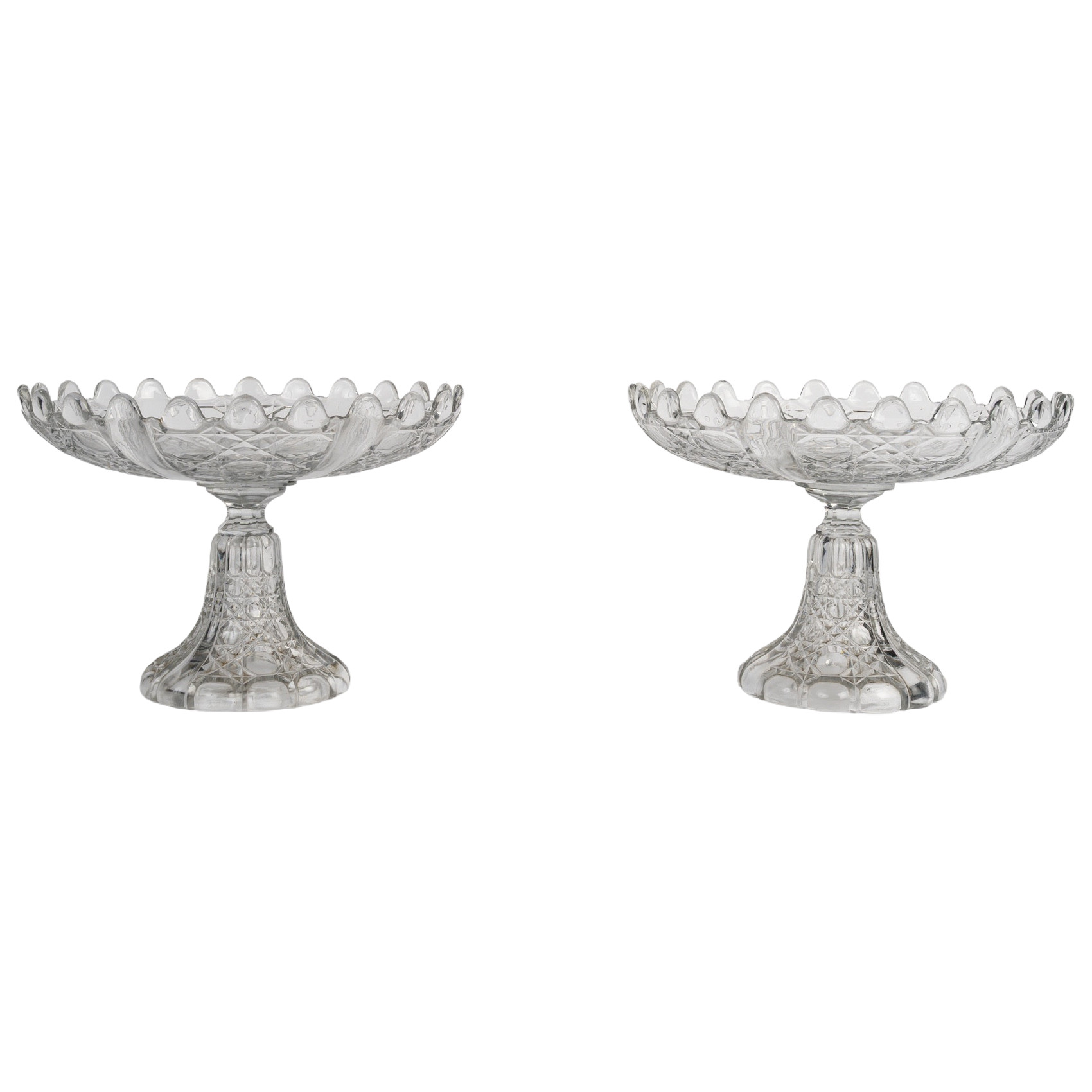 Une paire de coupes en cristal moulé — 10