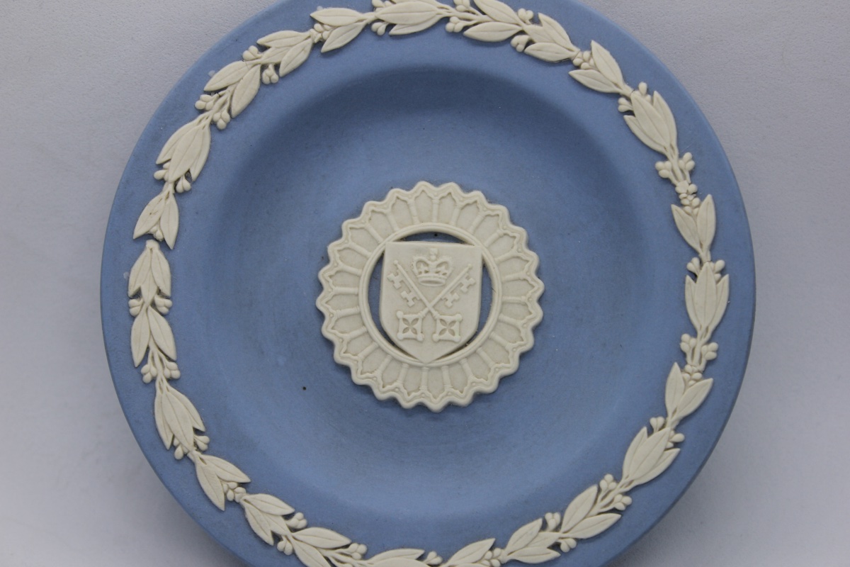 Coupe commémorative Wedgwood Jasperware — York Minster, 500e anniversaire — 3