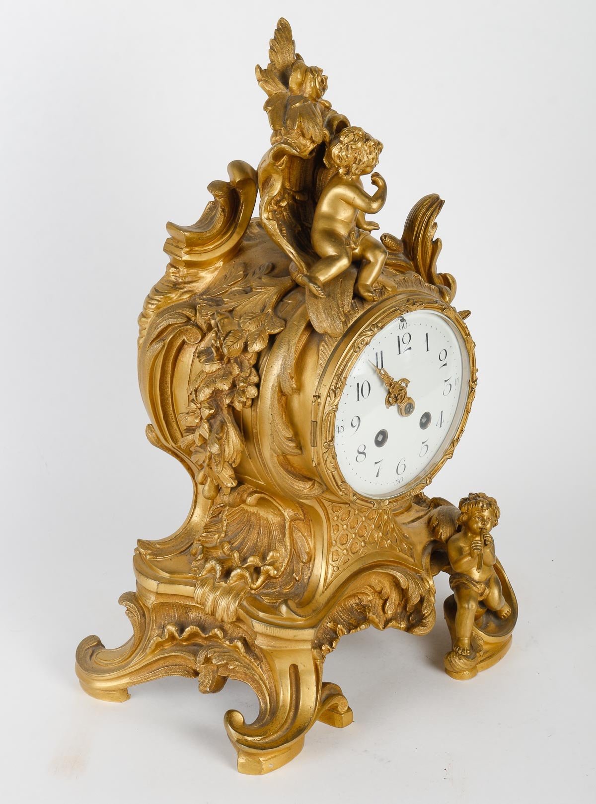 Une garniture de cheminée en bronze doré fin du XIXe siècle — 12
