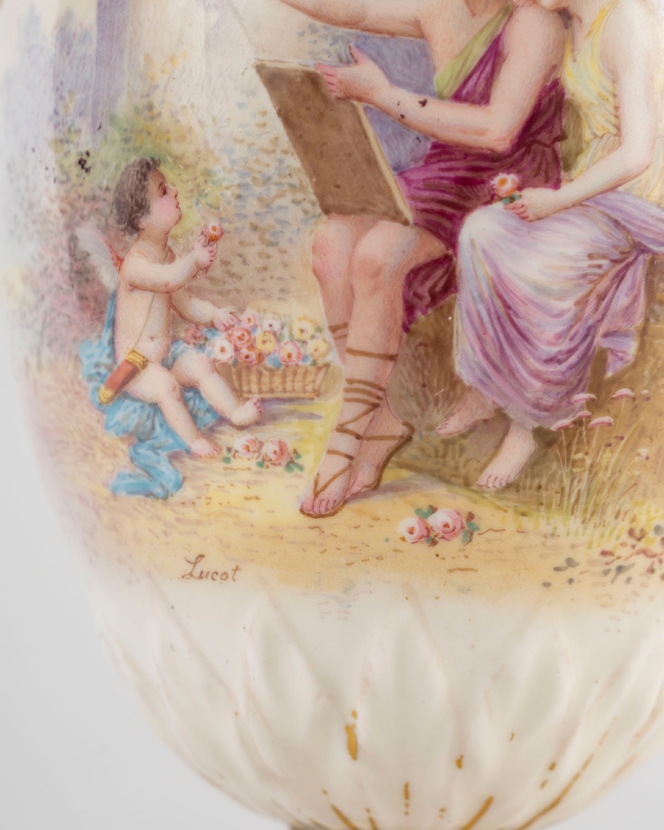 Paire de vases en porcelaine polychrome à décor peint à la main, style Sèvres – fin du XIXe siècle — 7