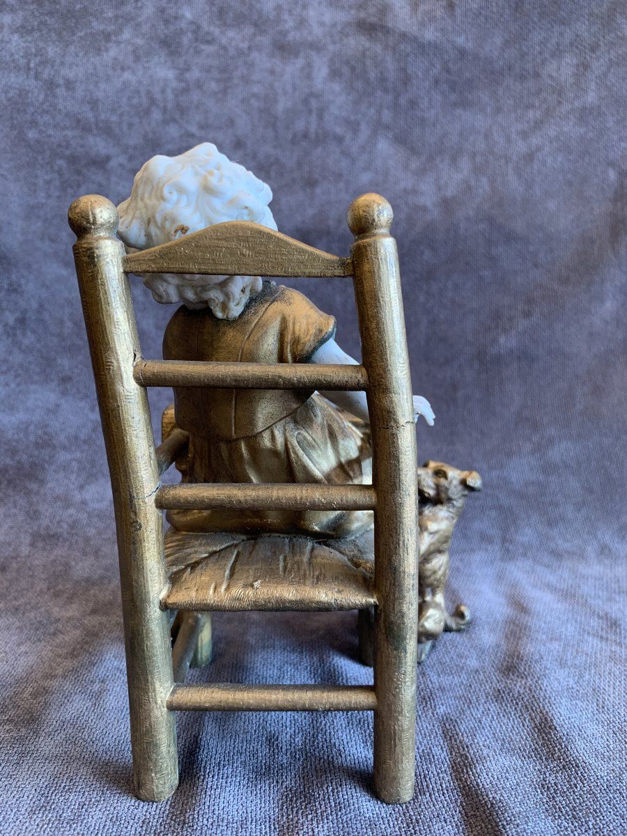 L’enfant sur Sa Chaise — 5