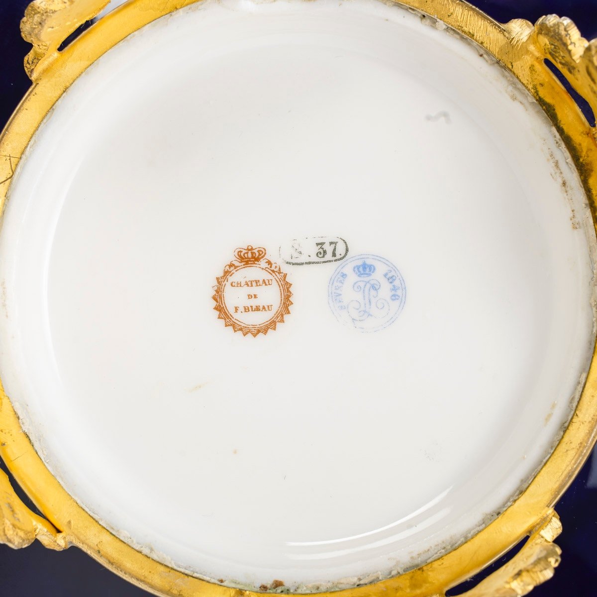 Belle boîte -bonbonnière en porcelaine de Sèvres, fin du XIXe siècle — 9