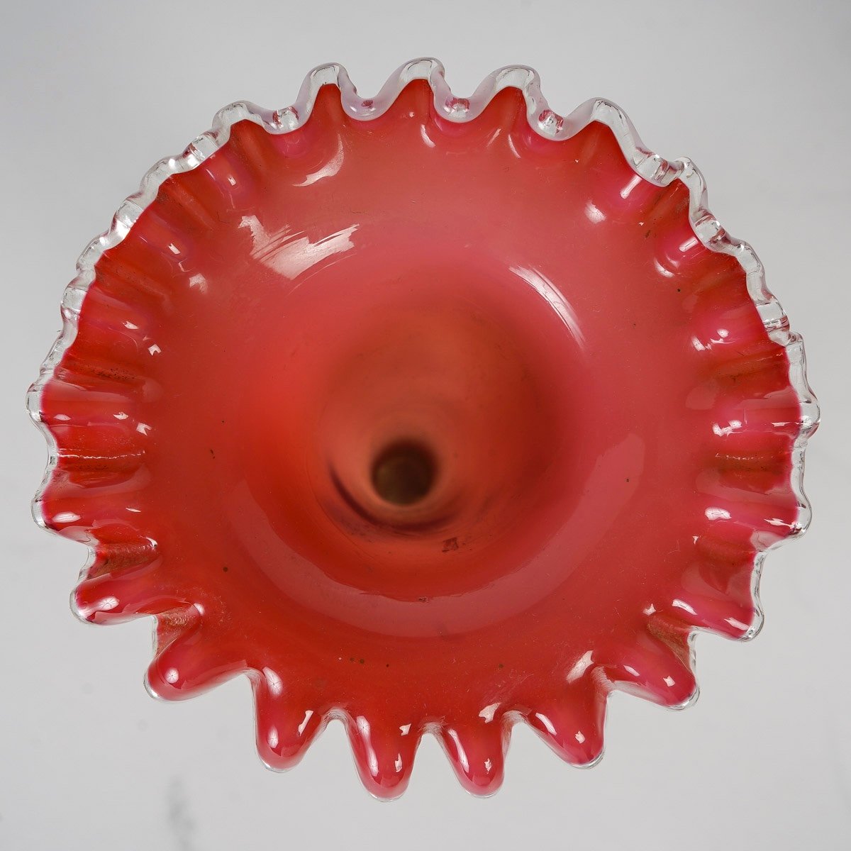 Une paire de vases de forme Cornets en opaline fin du XIXe siècle — 5