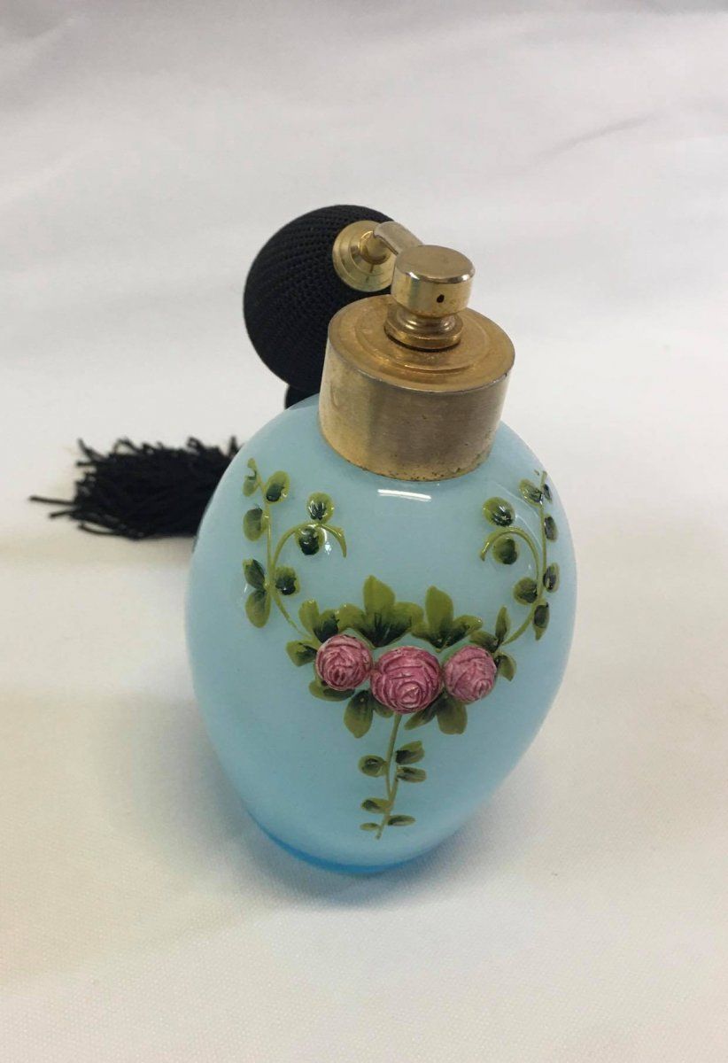 Ensemble de Toilette Trois Pièces en opaline laiteuse de couleur bleu Ciel Peint à la Main — 6