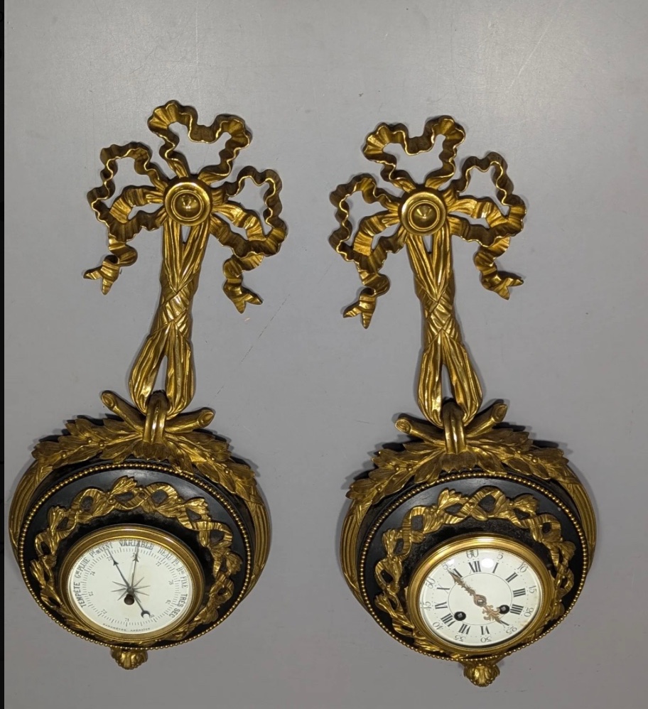 Cartel d’applique et baromètre assorti en bronze doré, fin du XIXe siècle — 6