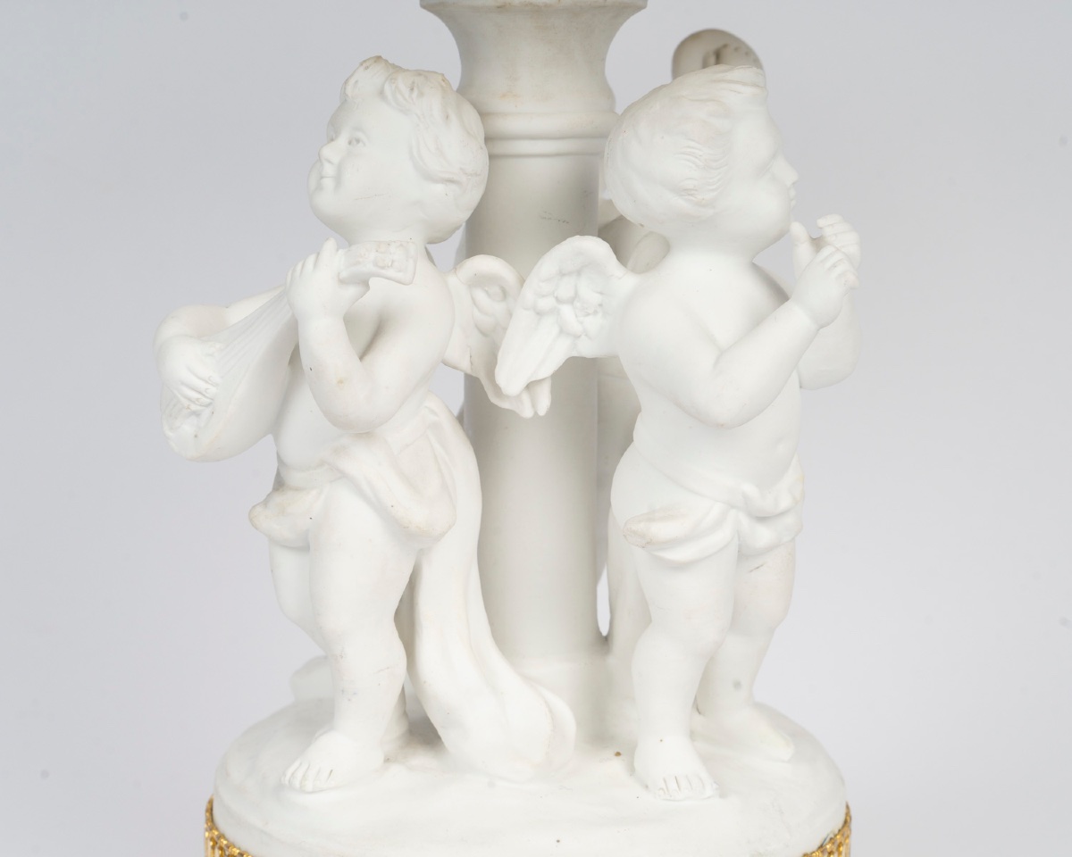 Une coupe en porcelaine et biscuit, fin du XIXe siècle — 11