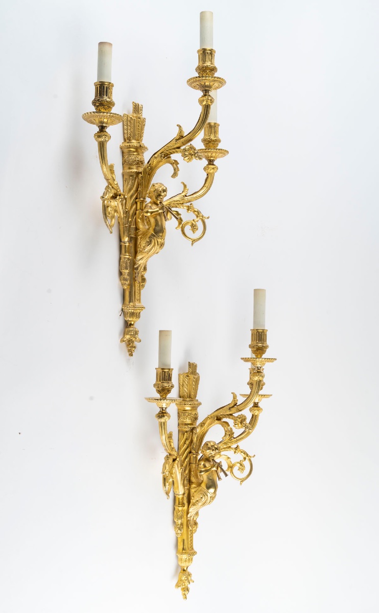 Une paire d'appliques en bronze doré de style Louis XVI, fin du XIXe siècle — 11