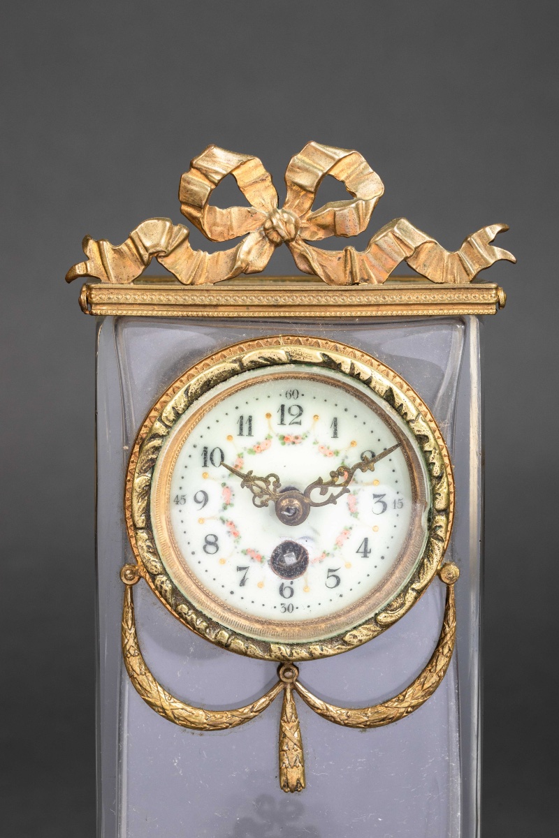 Une garniture de cheminée en cristal et bronze doré, fin du XIXe siècle — 5