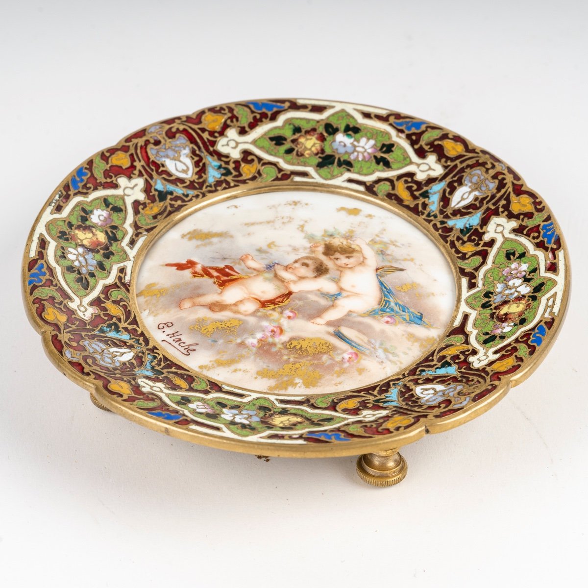 Un coupe en bronze doré et émail cloisonné, fin du XIXe siècle