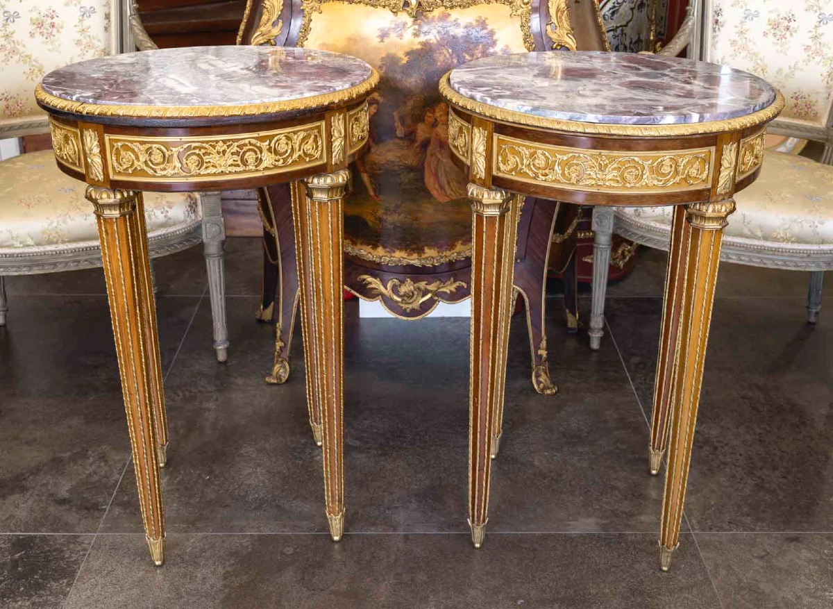 Une paire de guéridons en marqueterie et bronze doré, fin du XIXe siècle — 2