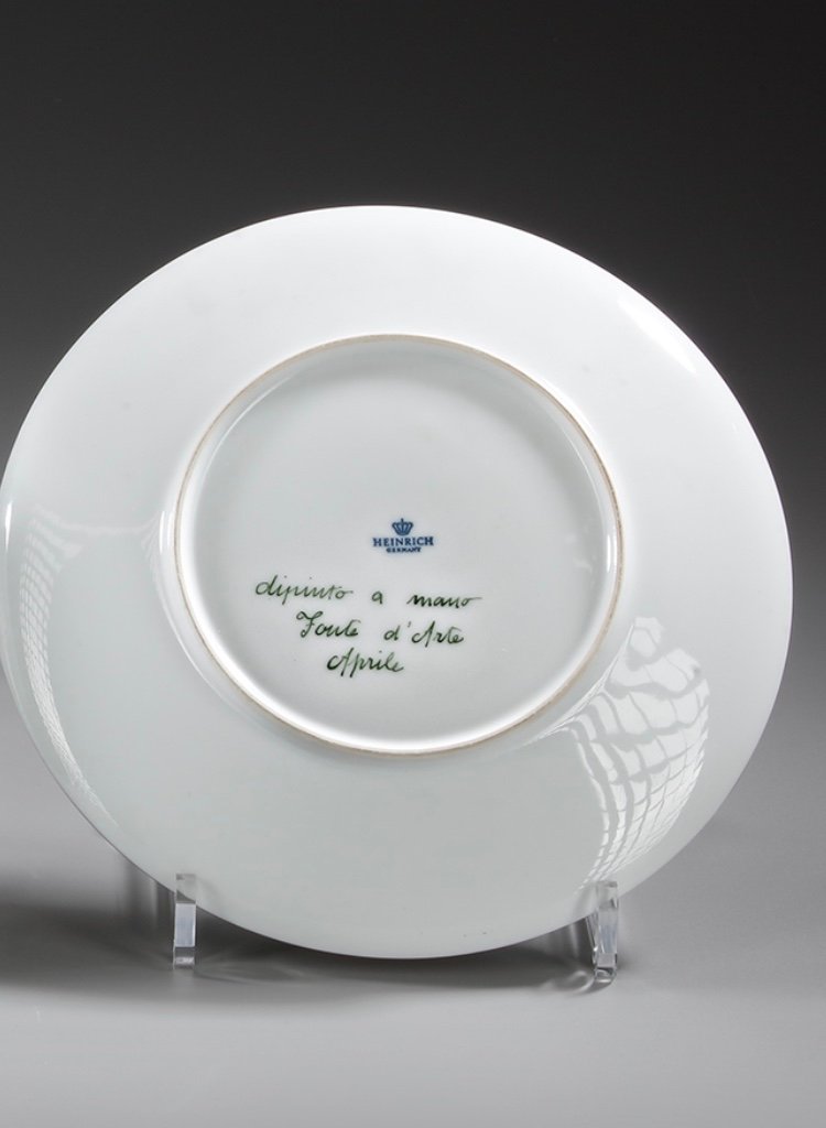 Une série de trois assiettes en porcelaine, Allemagne XIX — 17