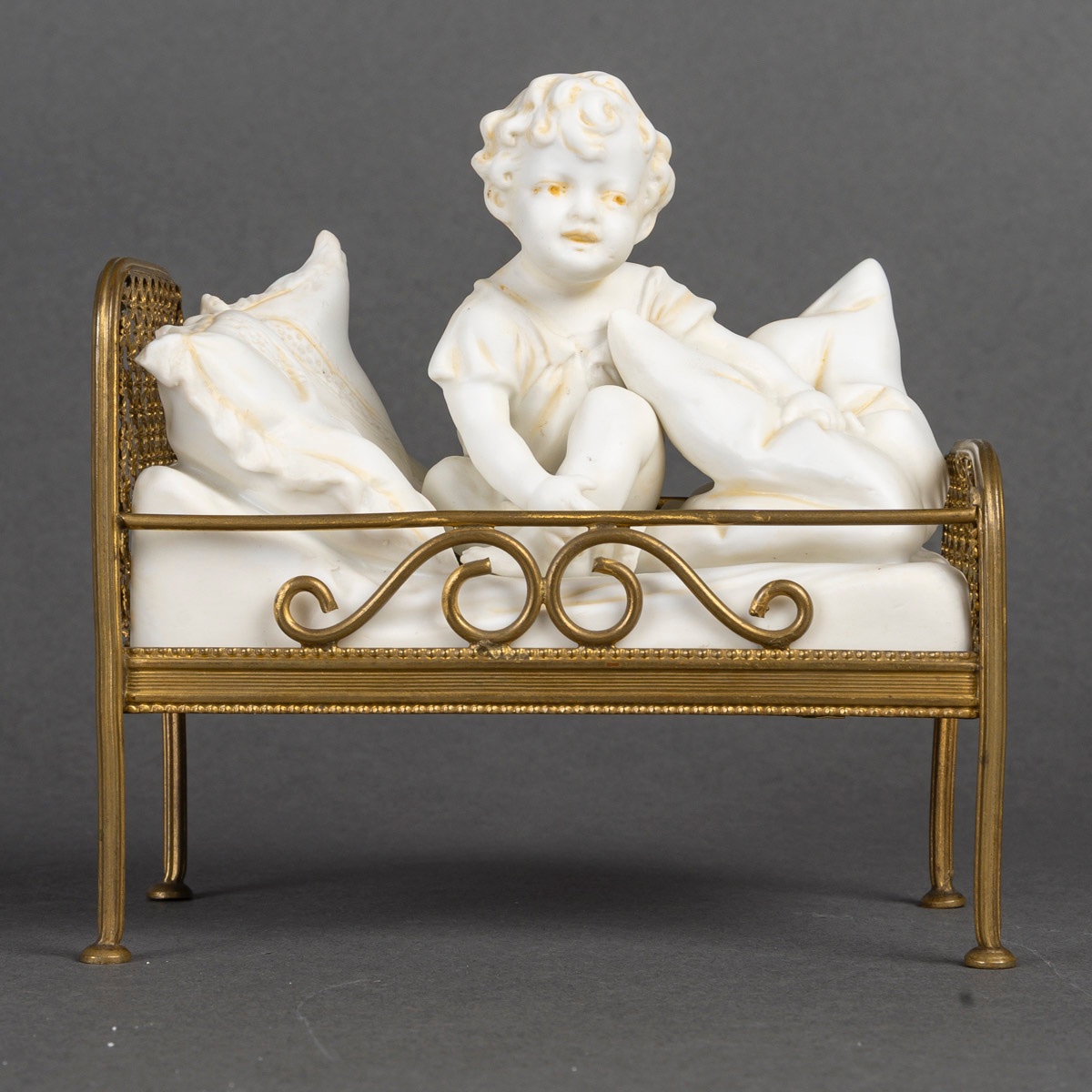Un biscuit de petit enfant dans son lit, Autrichien art nouveau — 13