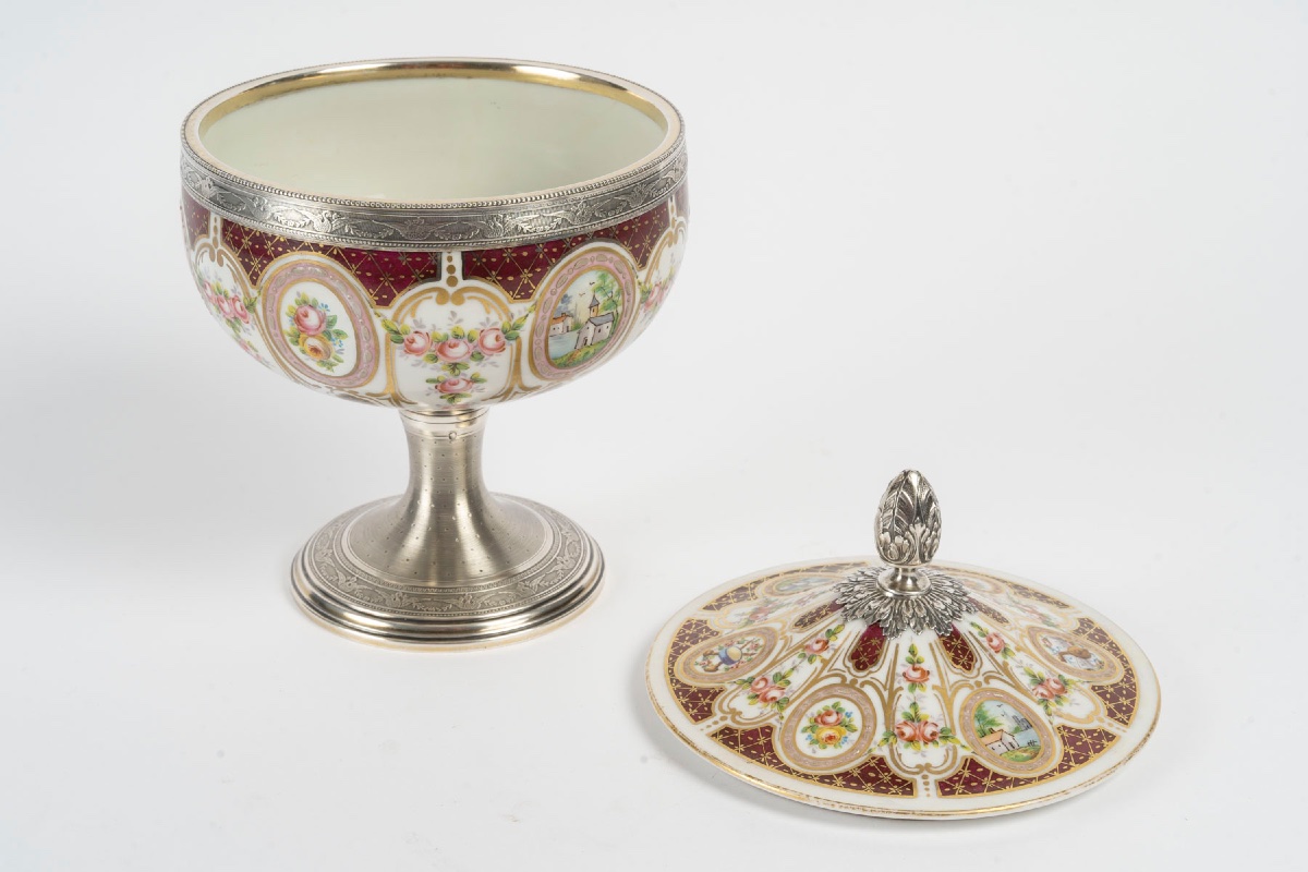 Une bonbonnière en porcelaine et argent massif, fin du XIXe siècle — 5