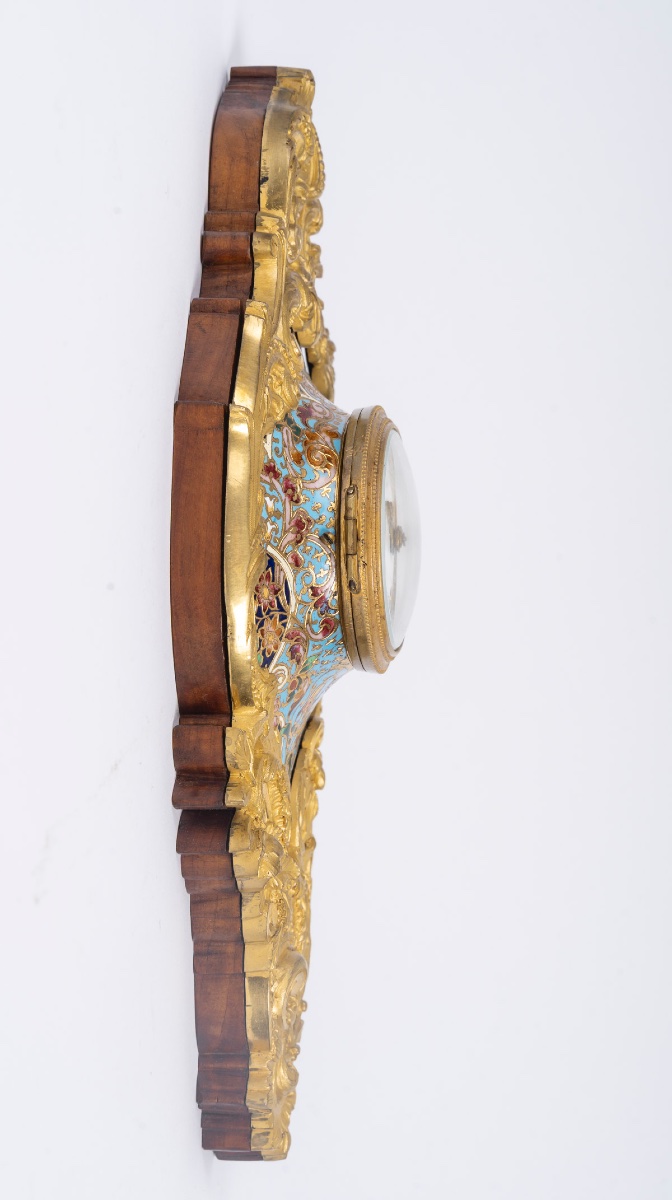 Cartel d’applique en bronze doré et émaux cloisonnés, style Louis XV, XIXe siècle — 8