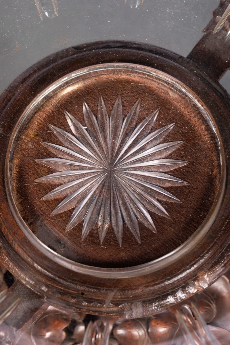 Une coupe en cristal et bois sculpté, XIXe siècle — 9