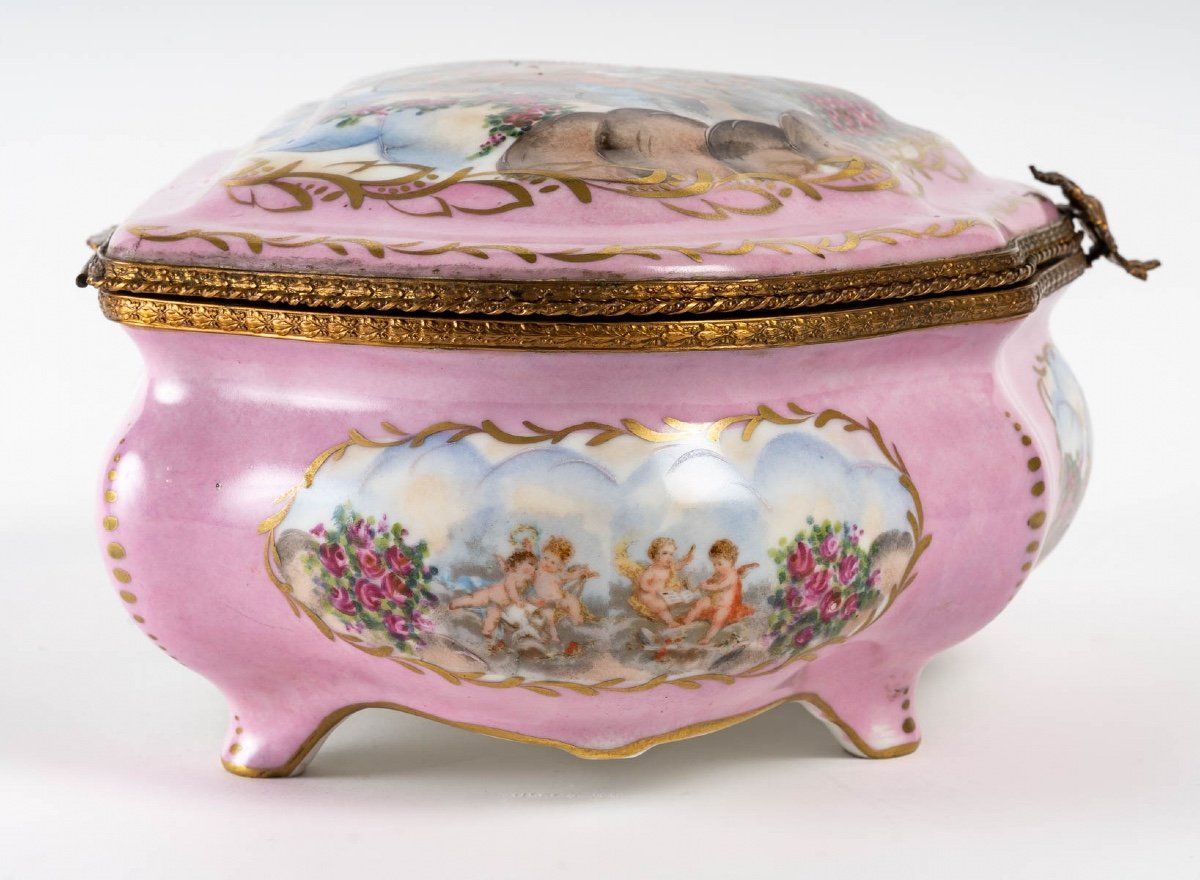 Boîte à bijoux en porcelaine rose de style Sèvres — 6