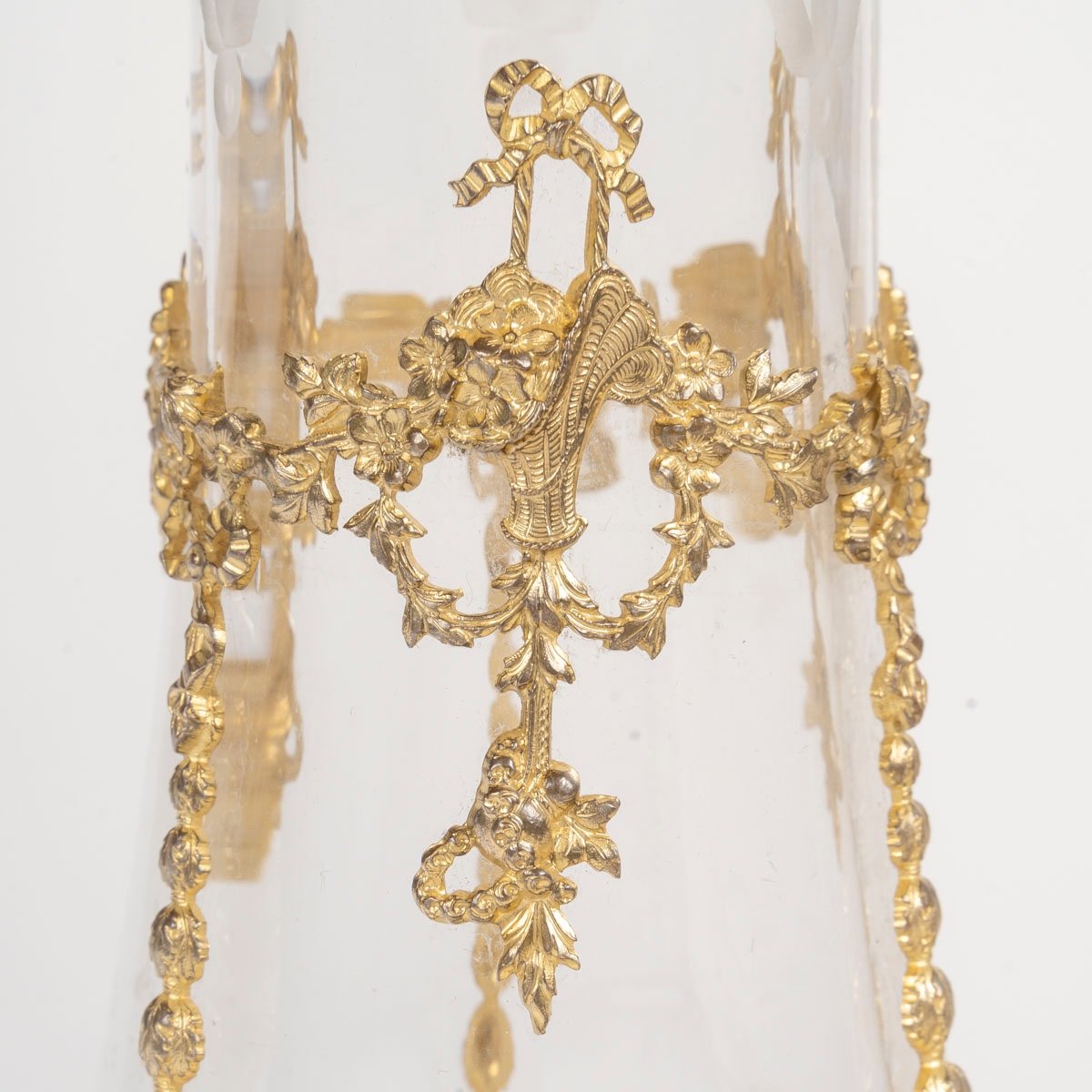 Cristal une paire de vases avec ornementation en bronze doré, fin du XIXe siècle — 12