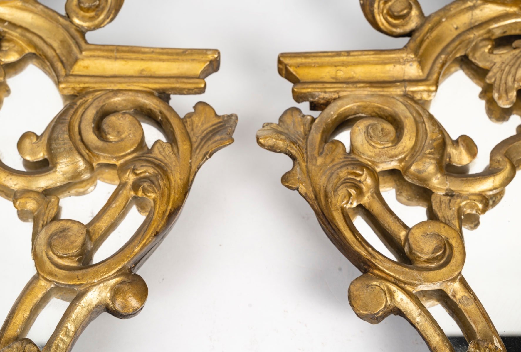 Une paire de miroirs en bois doré, XVIIIé siècle — 18