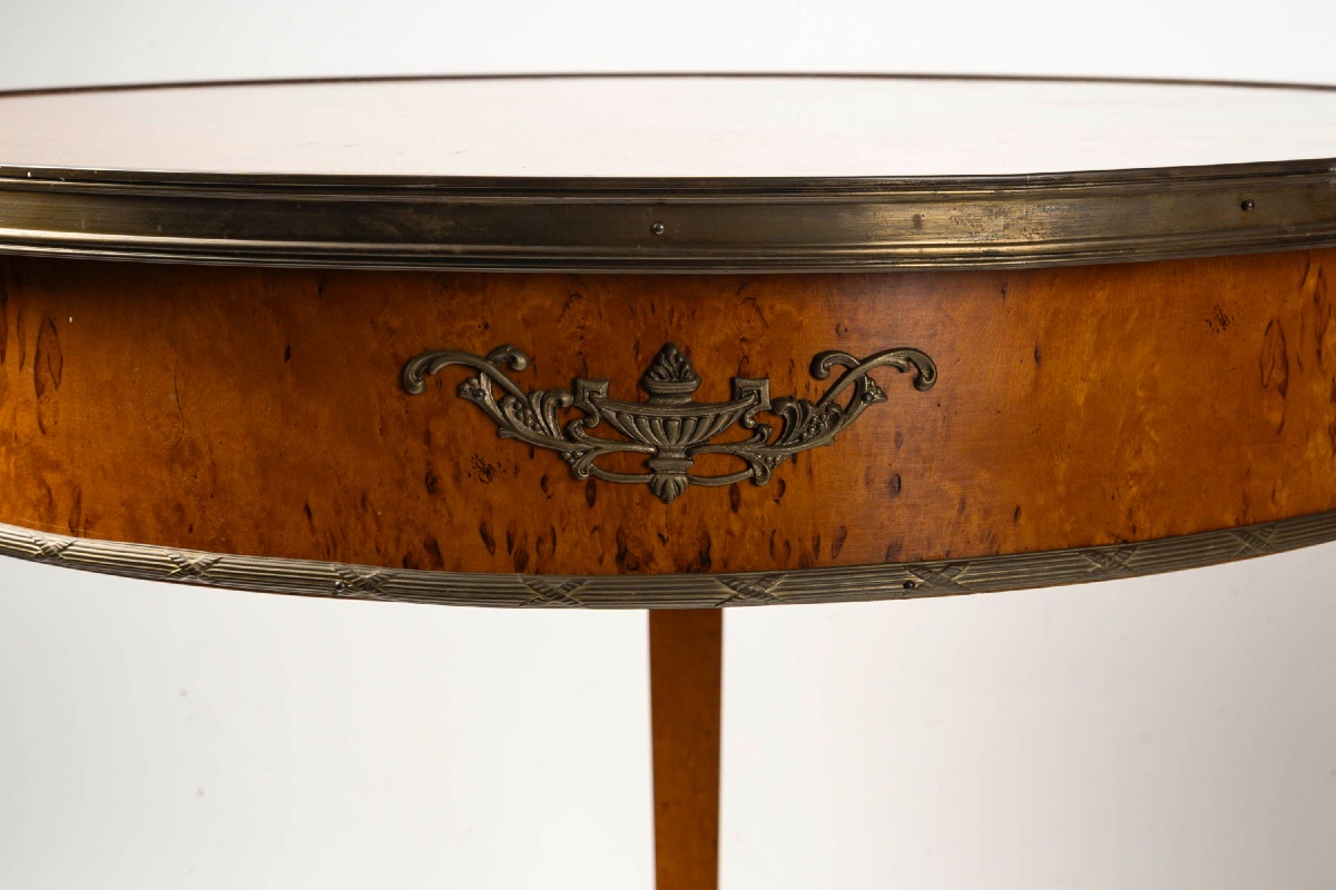 Une paire de tables ronde de salon, 1900 — 12