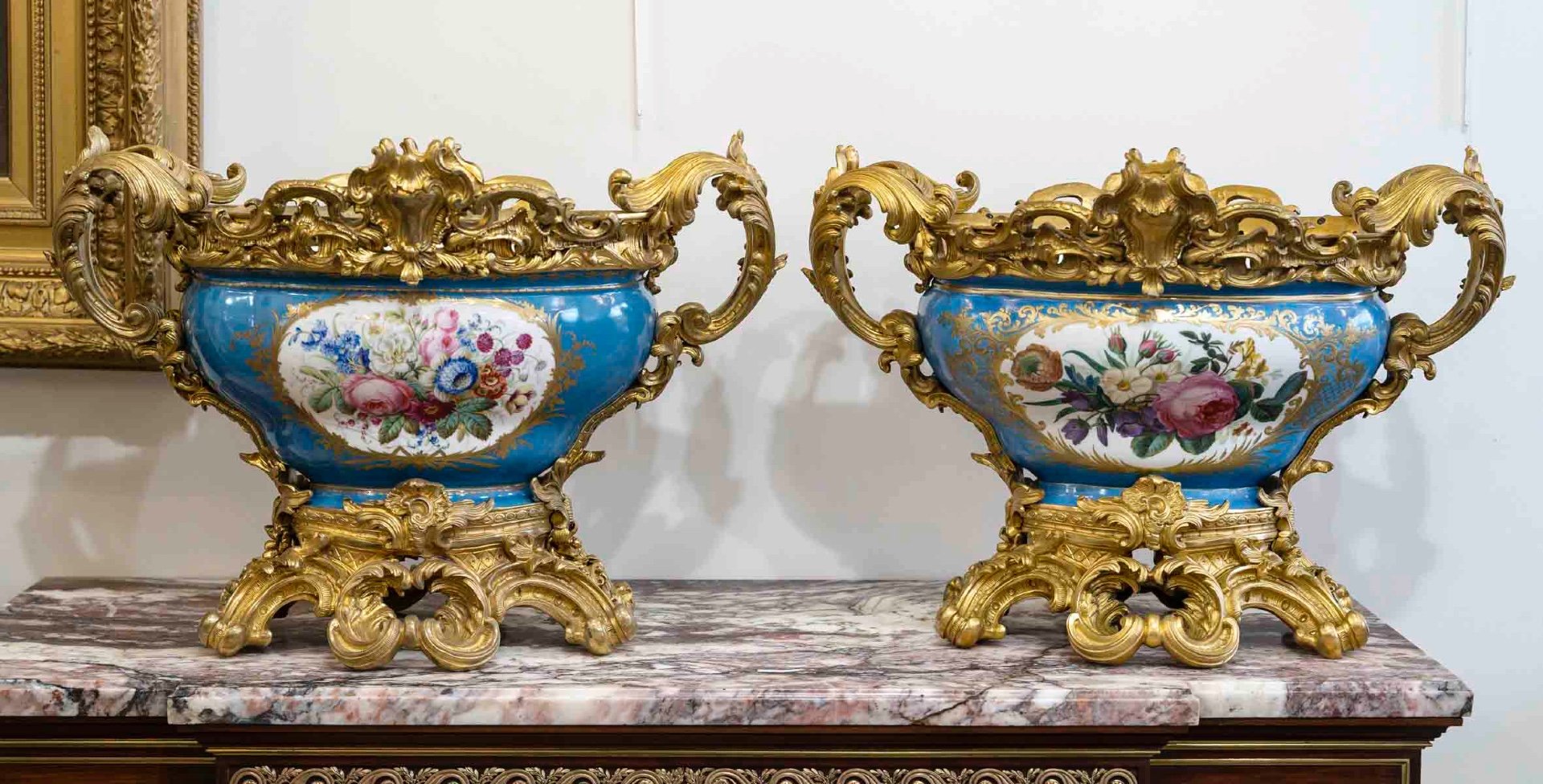 Paire de grandes coupes en porcelaine bleu céleste et bronze doré par H. Picard, XIXe siècle — 20