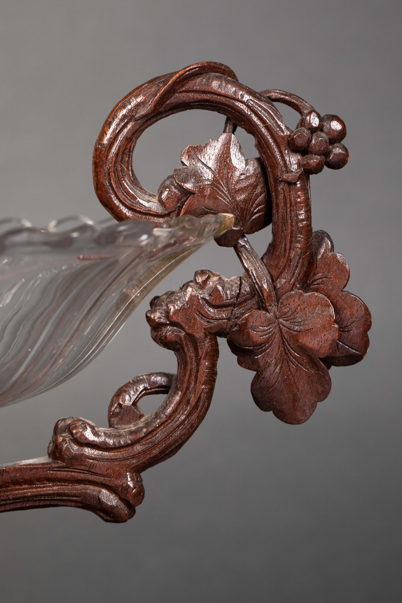 Une coupe en cristal et bois sculpté, XIXe siècle — 11