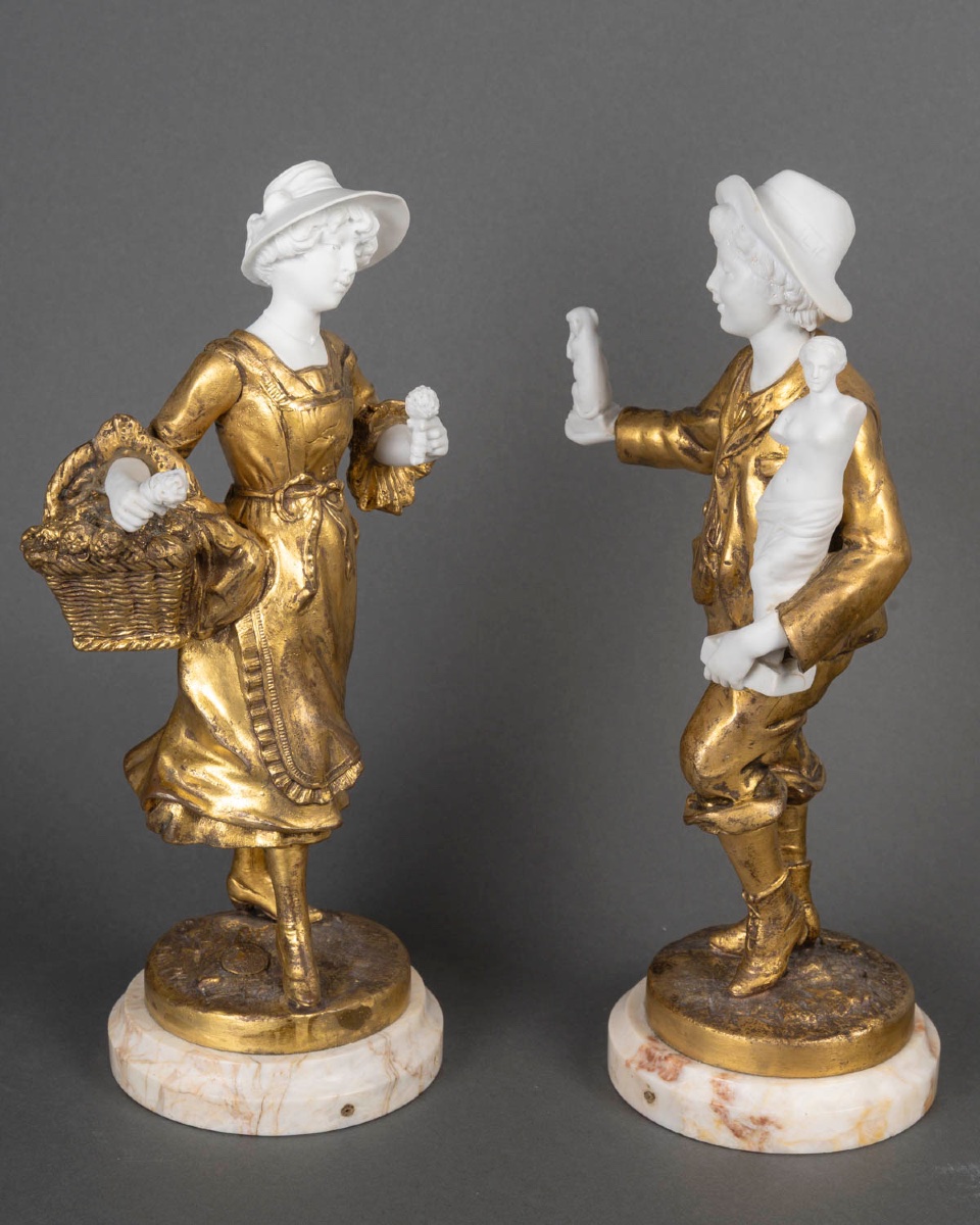 Une paire de sculptures en régule et biscuit, époque fin du XIXe siècle — 3