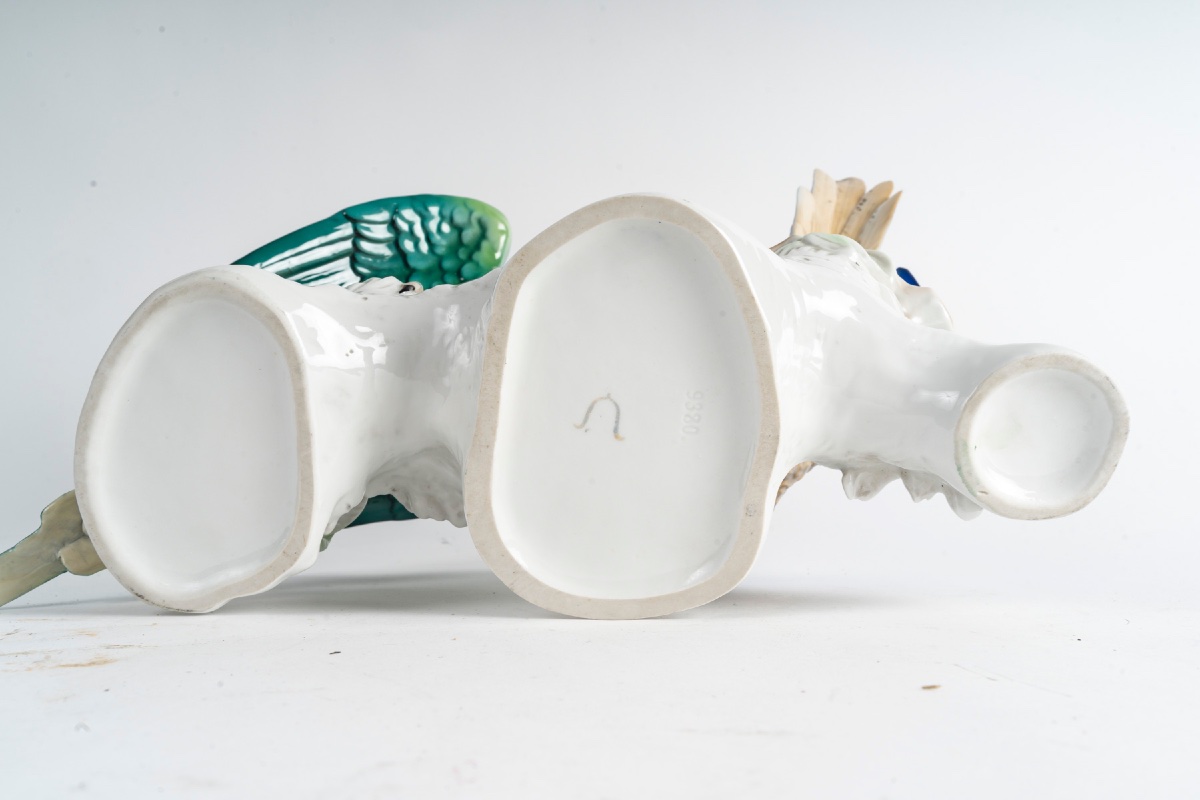 Un groupe en porcelaine de deux sculptures de perroquets début du XXe siècle — 12