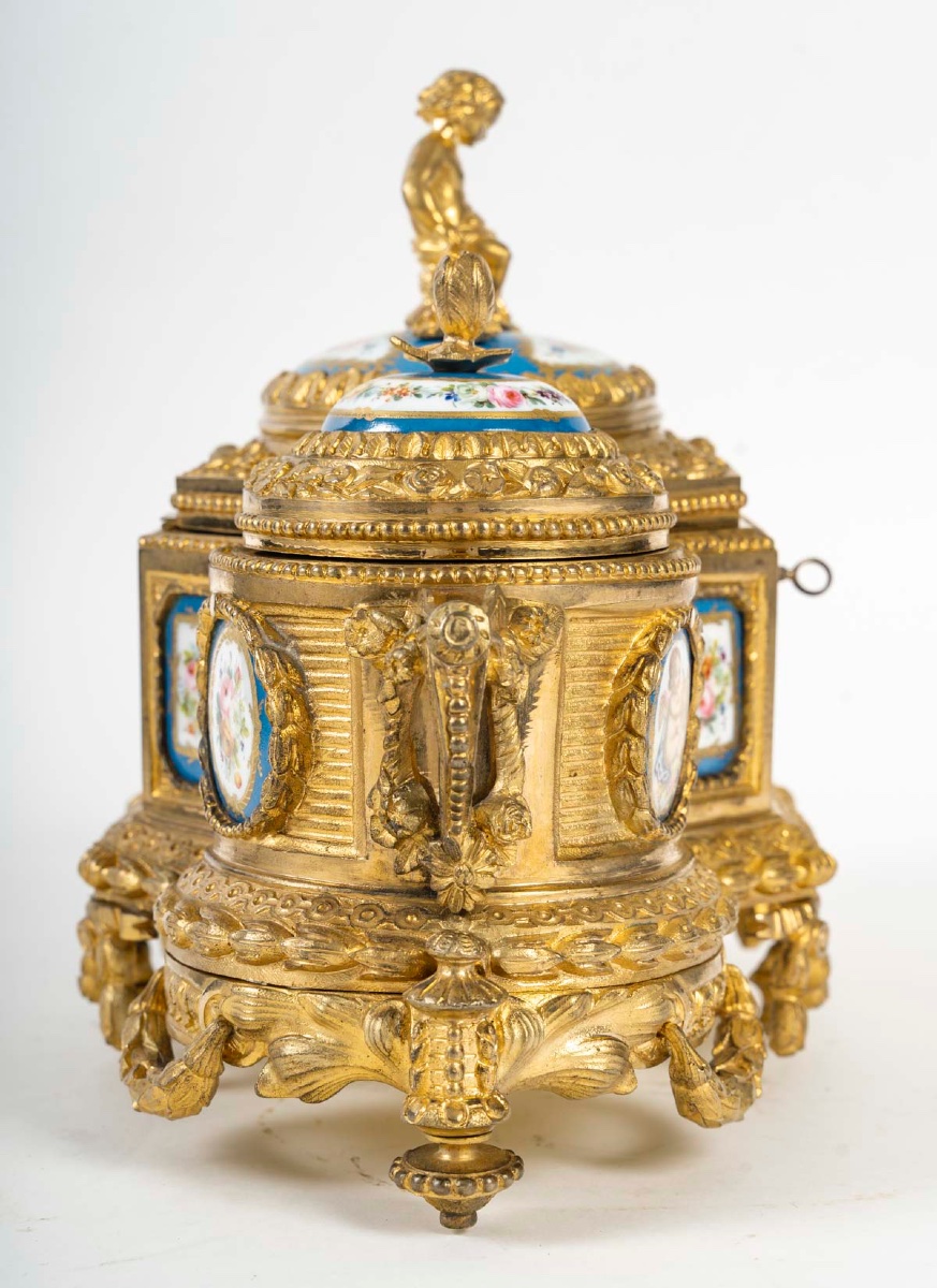 Grand coffret à bijoux en bronze doré et porcelaine, fin du XIXe siècle — 8