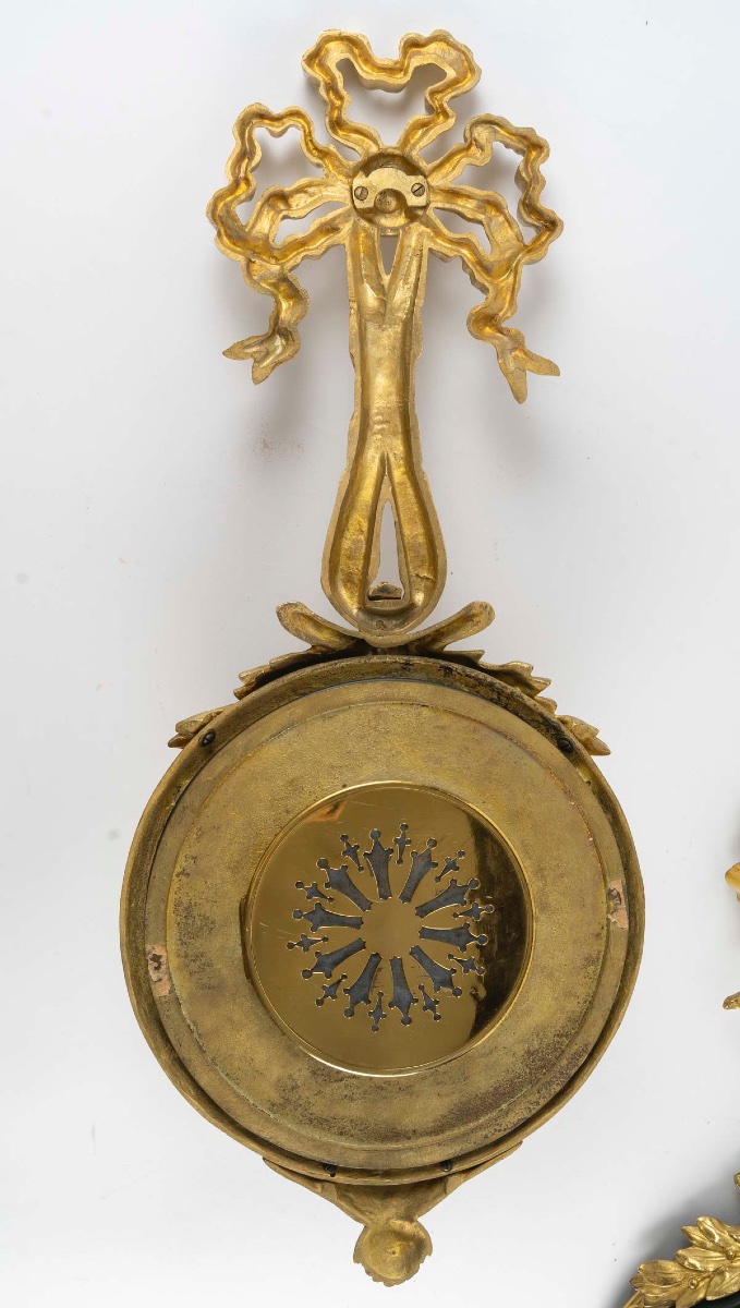 Cartel d’applique et baromètre assorti en bronze doré, fin du XIXe siècle — 13