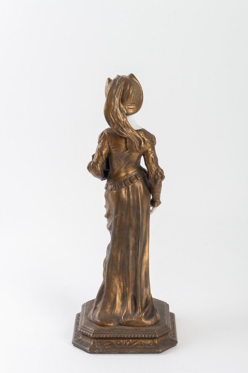 Statue d’une élégante — 8
