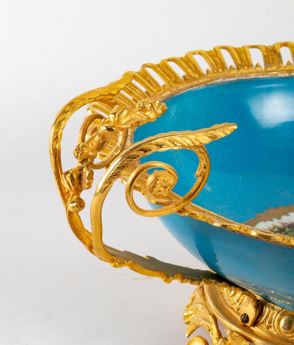 Une coupe en porcelaine de style Sèvre, fin du XIXe siècle — 8