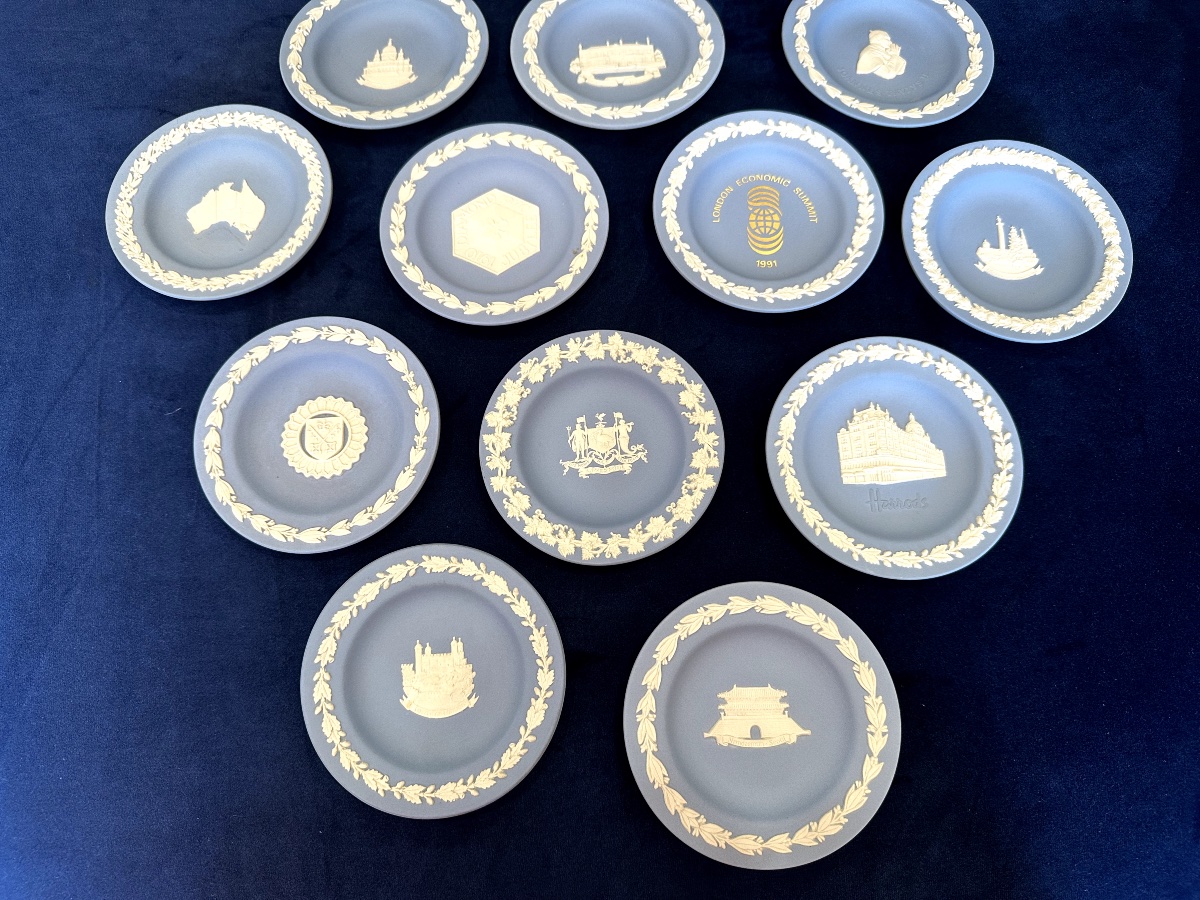 11 coupes Commémorative Wedgwood Jasperware – Made in England — 8