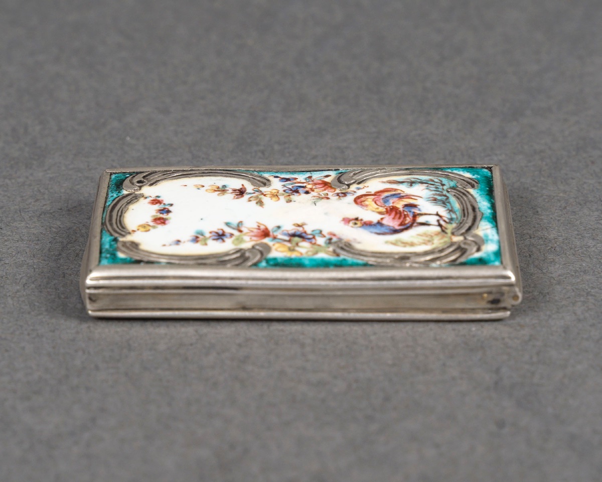Une miniature boîte en émail et argent massif, fin du XIXe siècle — 9