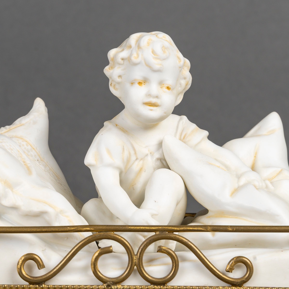 Un biscuit de petit enfant dans son lit, Autrichien art nouveau — 6