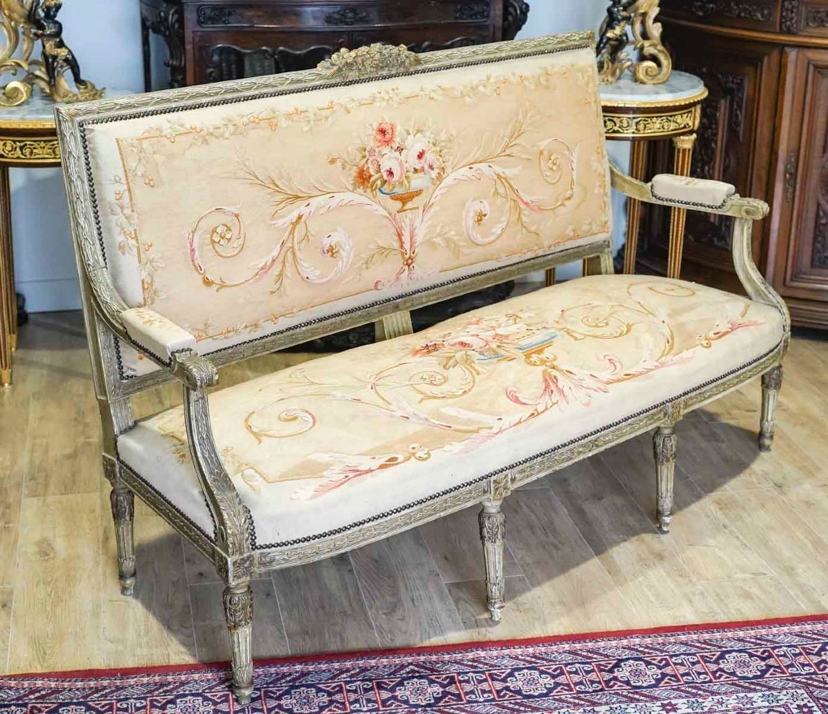 Un grand Canapé Aubusson en bois sculpté Laque et doré fin du XIXe siècle — 3