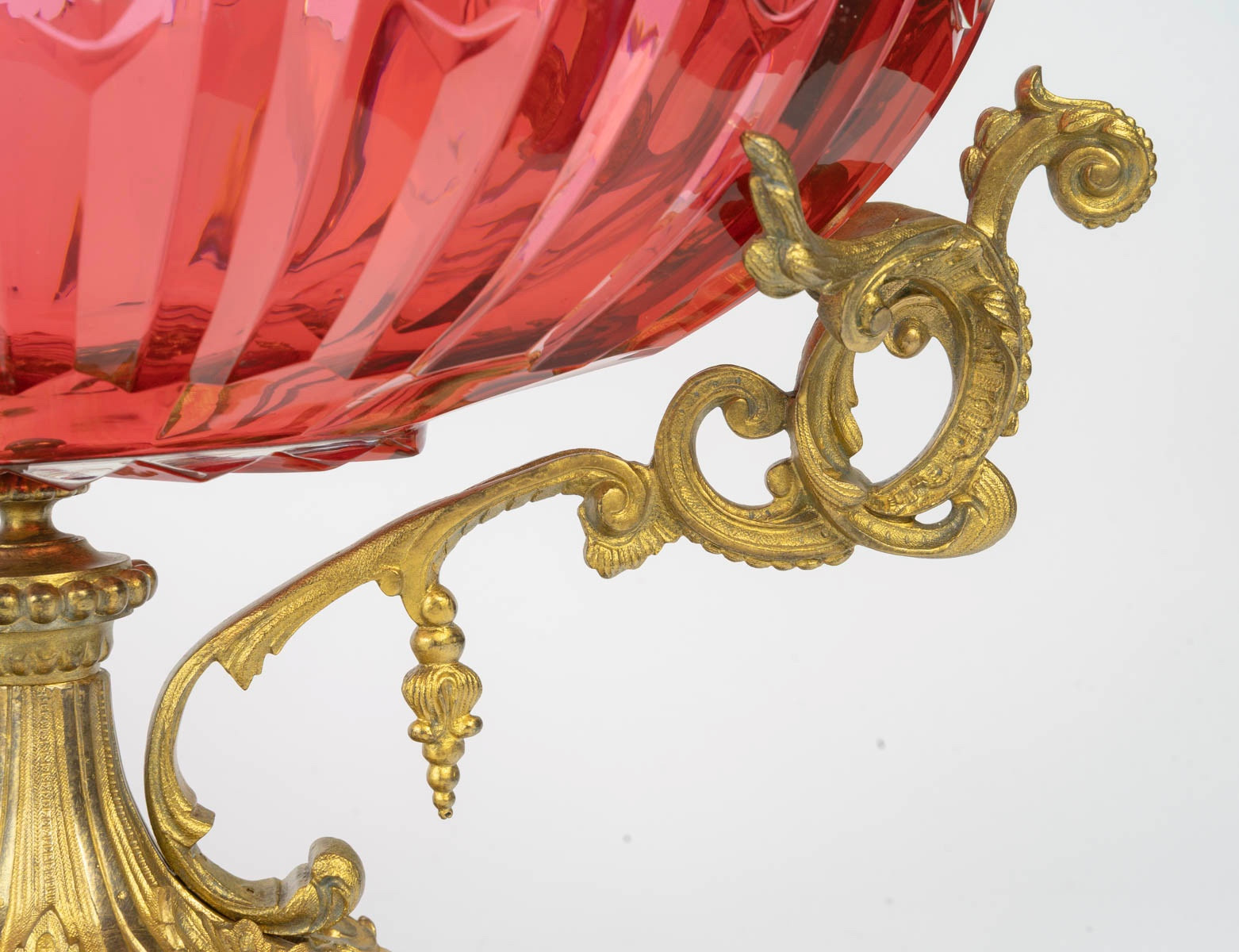 Une belle coupe en cristal et base en bronze doré, époque XIXe siècle — 17