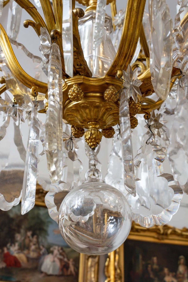 Un lustre cage en bronze doré et cristal de Baccarat fin du XIXe siècle — 6