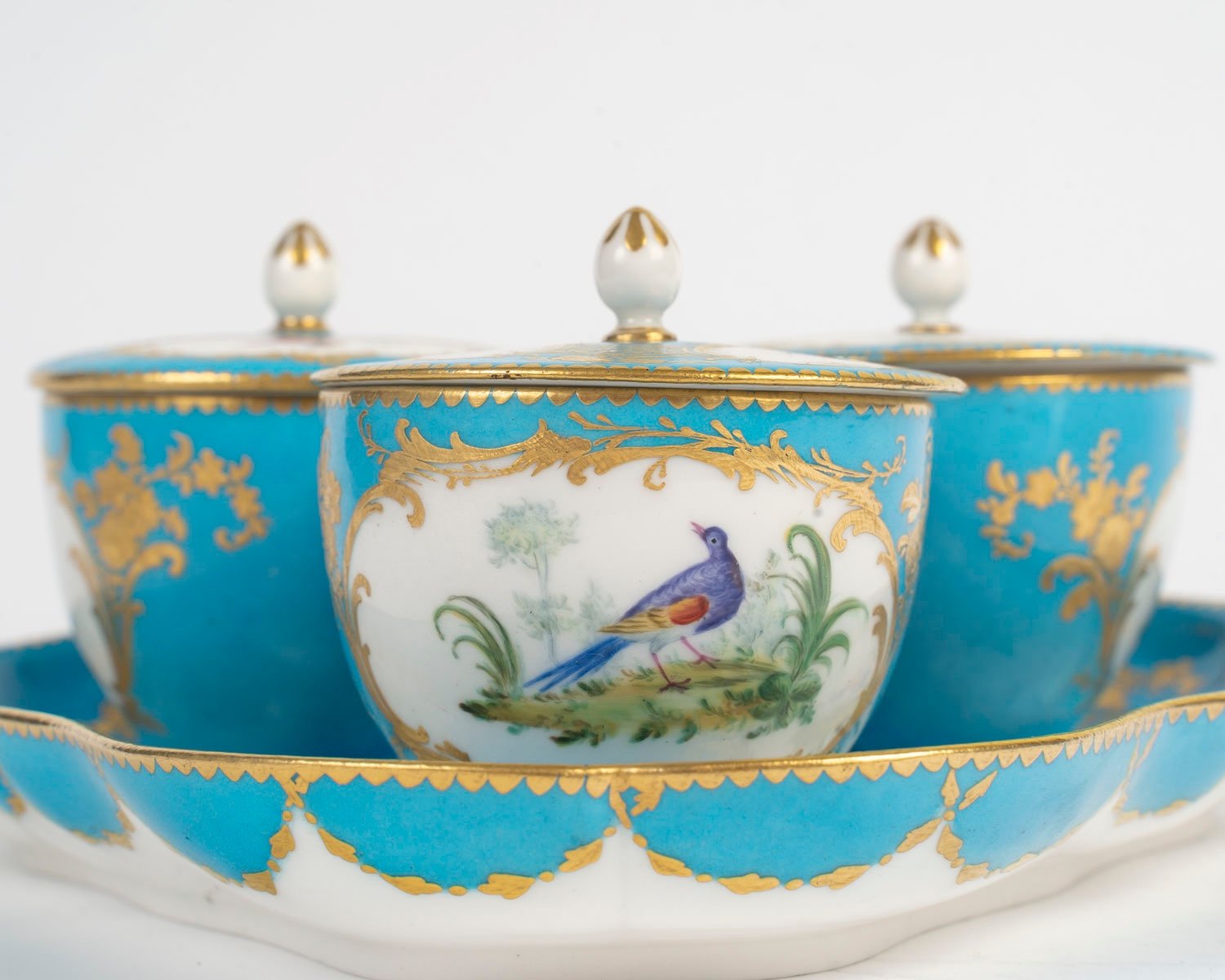 Un crémier en porcelaine de Sèvres, époque XVIIIe siècle — 15