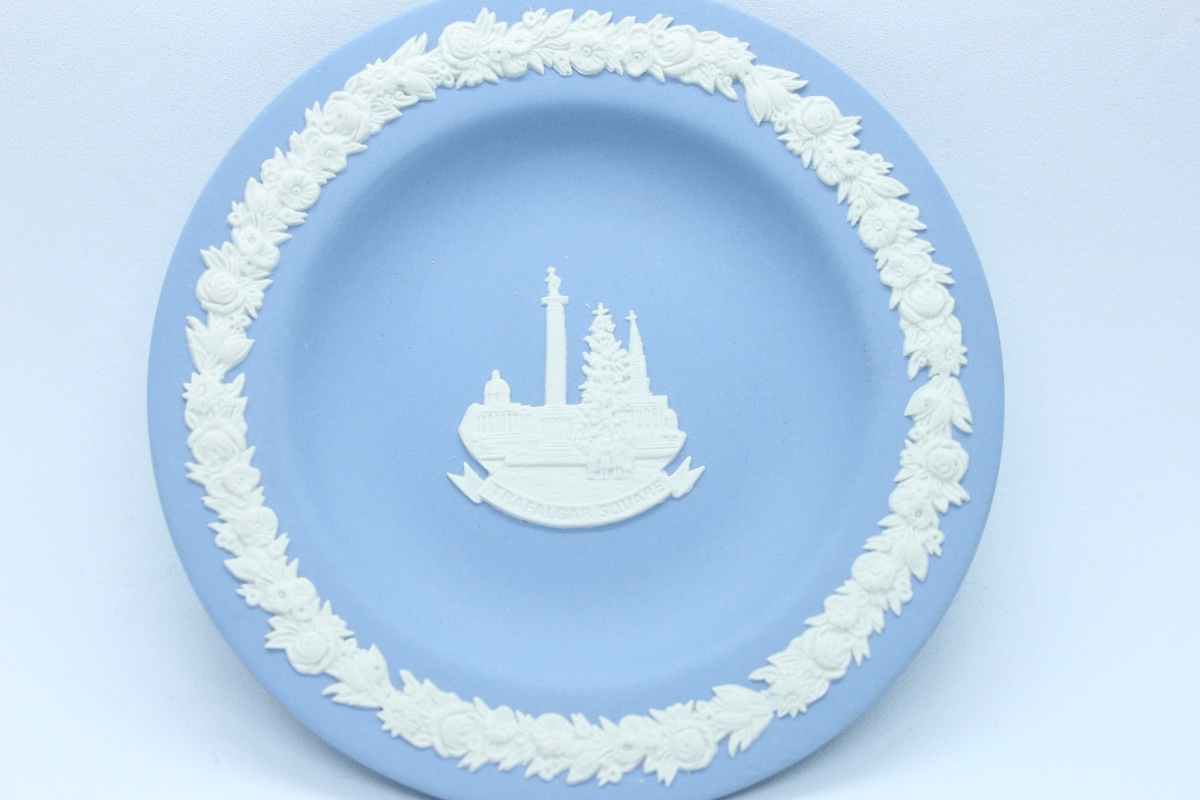 Coupe Commémorative Wedgwood Jasperware – Trafalgar Square – Made in England — 3
