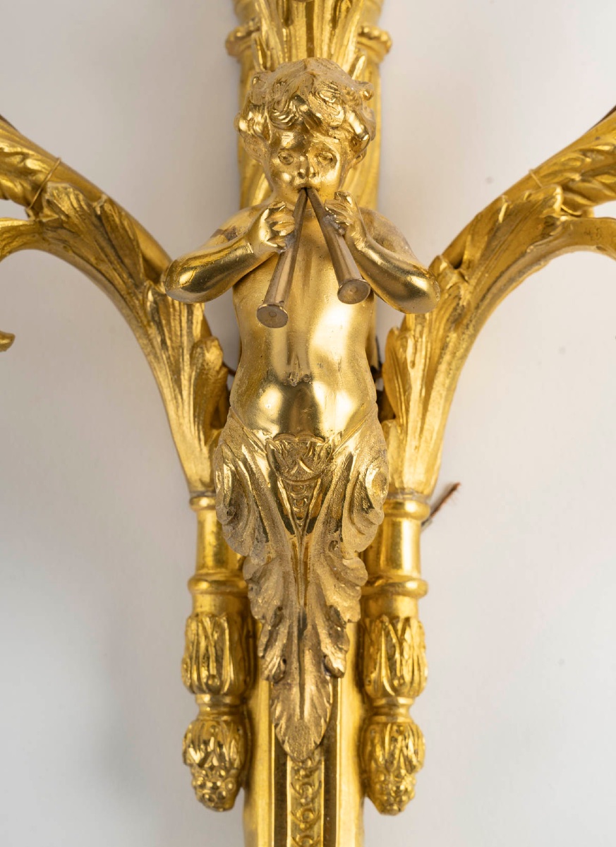 Une paire d'appliques en bronze doré de style Louis XVI, fin du XIXe siècle — 6