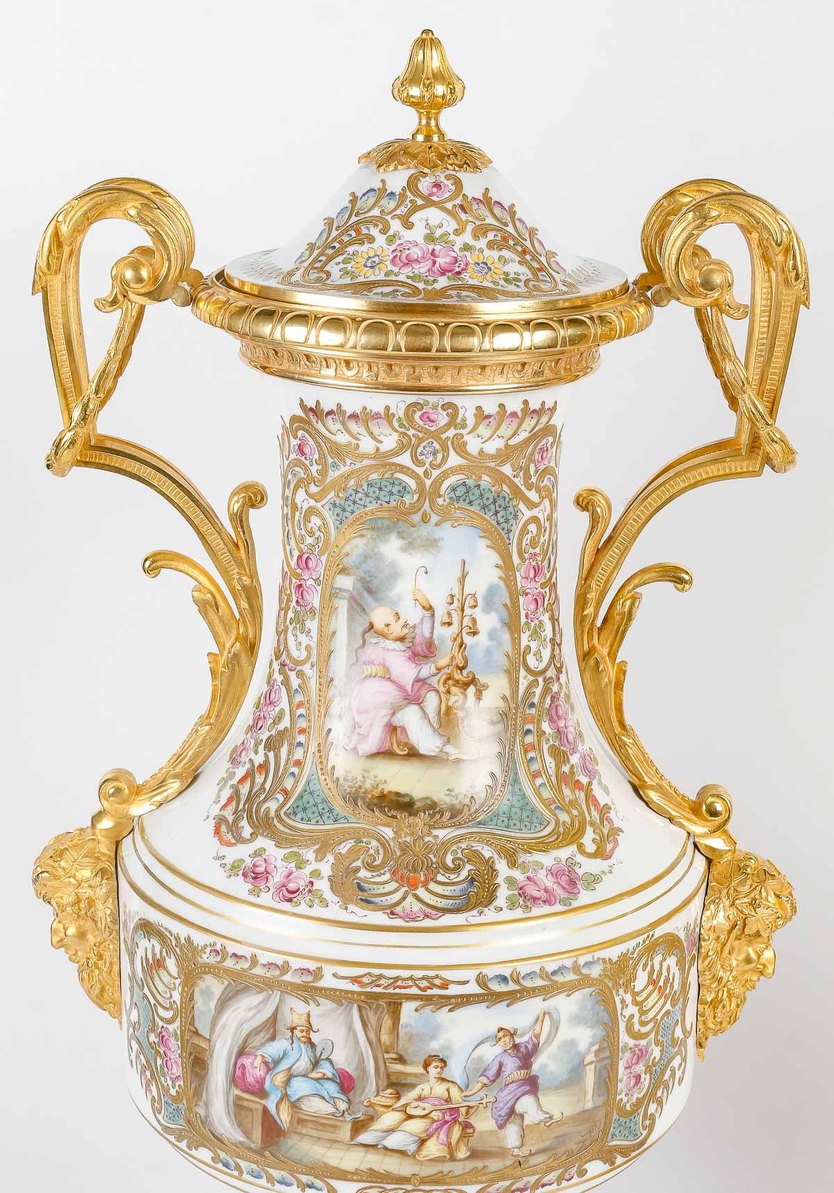 Une importante paire de vases en porcelaine de Sèvres XIXe siècle — 6
