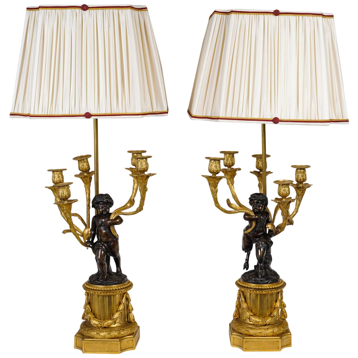 Une Importante paire de lampes en bronze doré circa 1880 — 2
