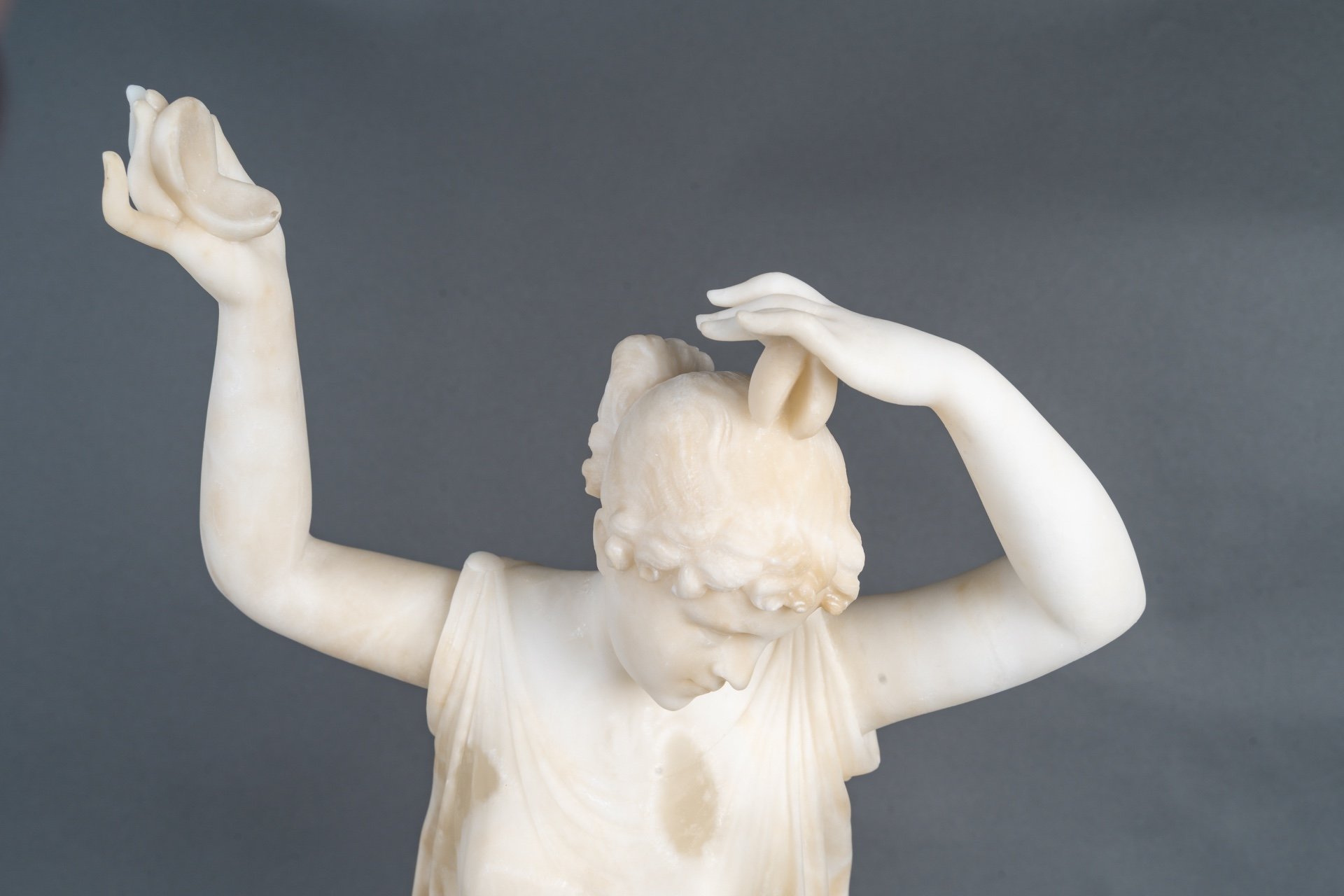 Une sculpture de femme en albâtre, fin du XIXe siècle — 10