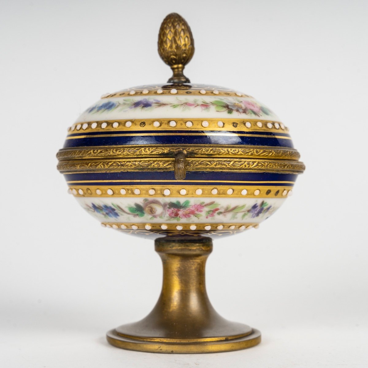 Une petite coupe bonbonnière sur Pied, époque Napoléon III — 3