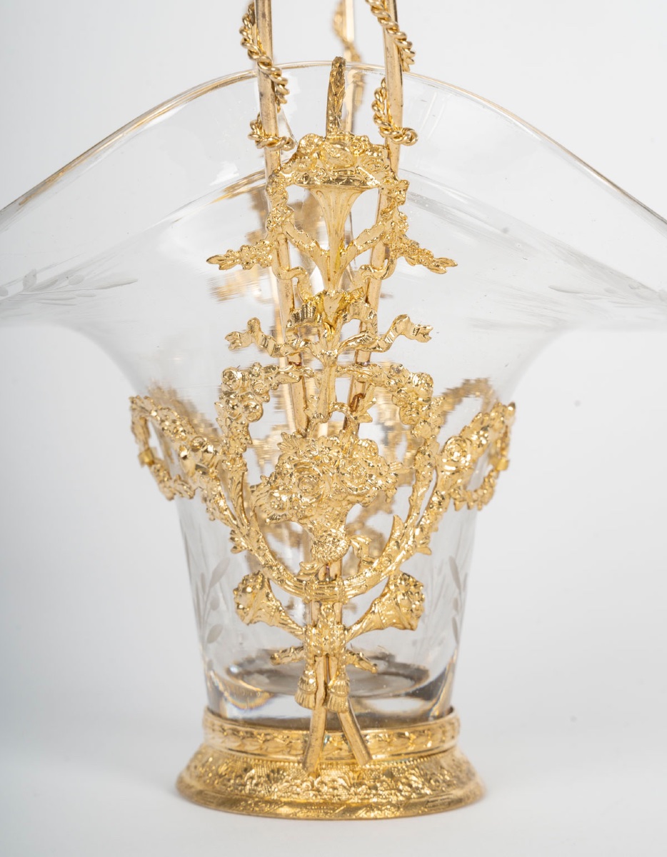 Un panier en cristal et bronze doré, époque fin du XIXe siècle — 8