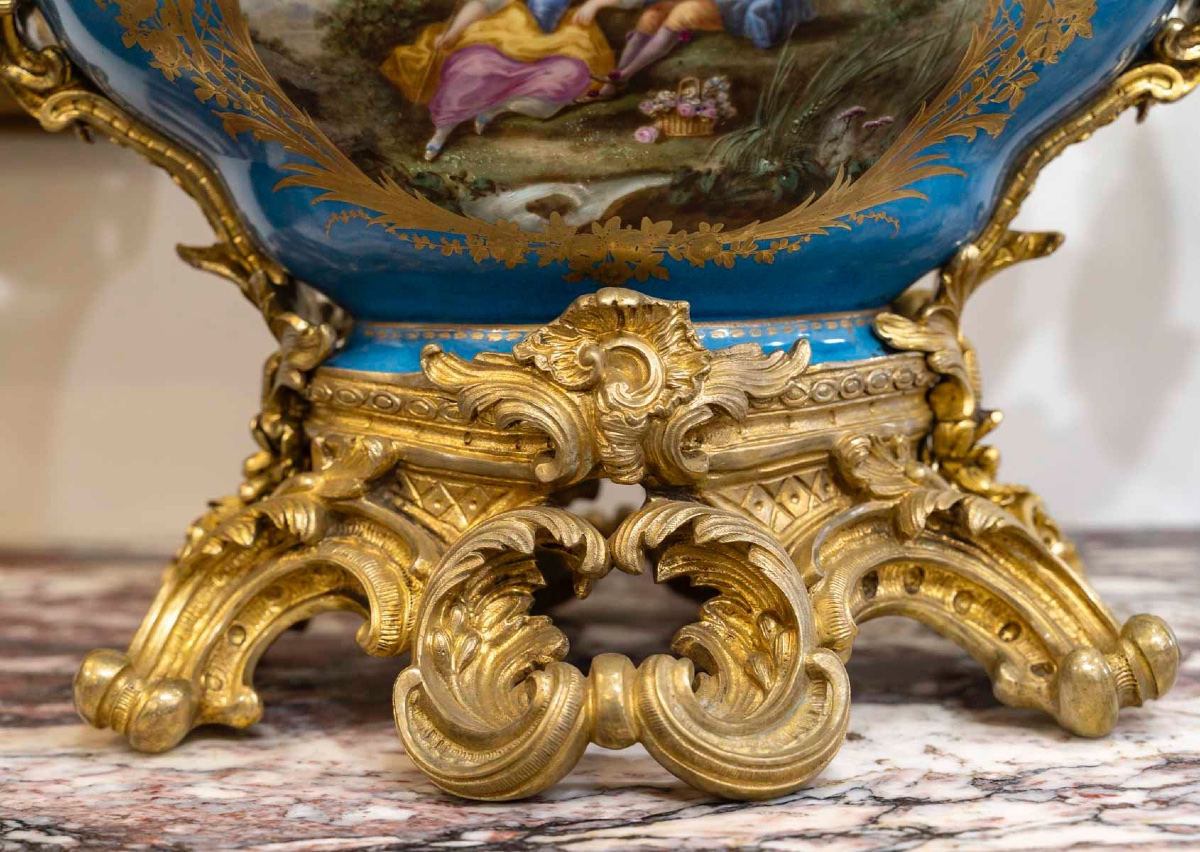 Paire de grandes coupes en porcelaine bleu céleste et bronze doré par H. Picard, XIXe siècle — 9