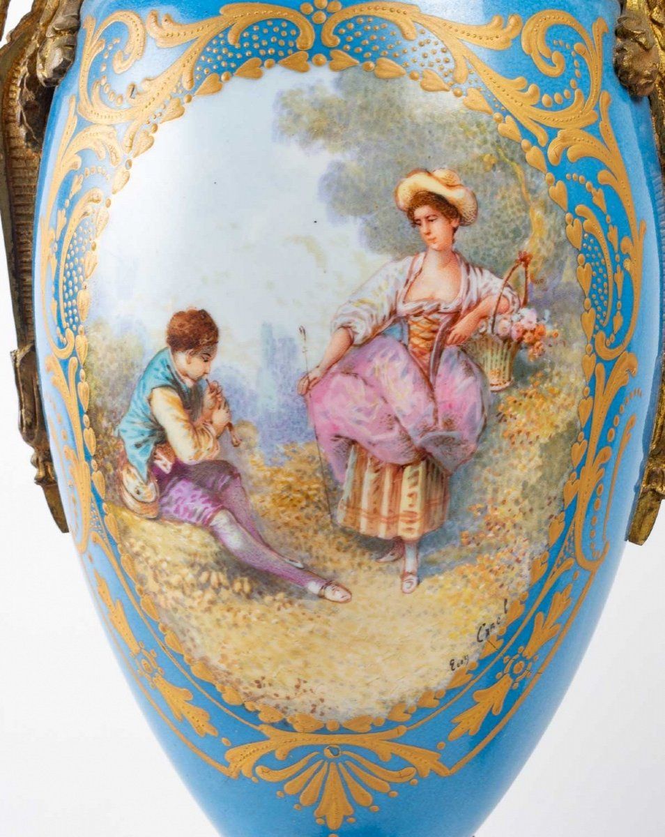 Une paire de vases en porcelaine de style Sèvres fin du XIXe siècle — 8
