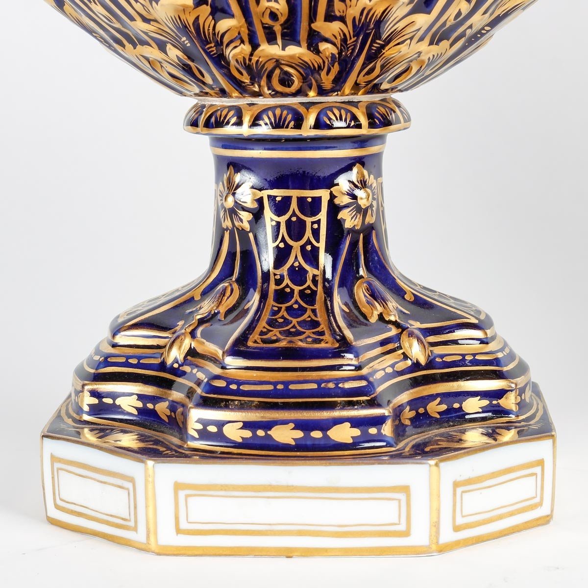 Paire de vases en porcelaine — 9