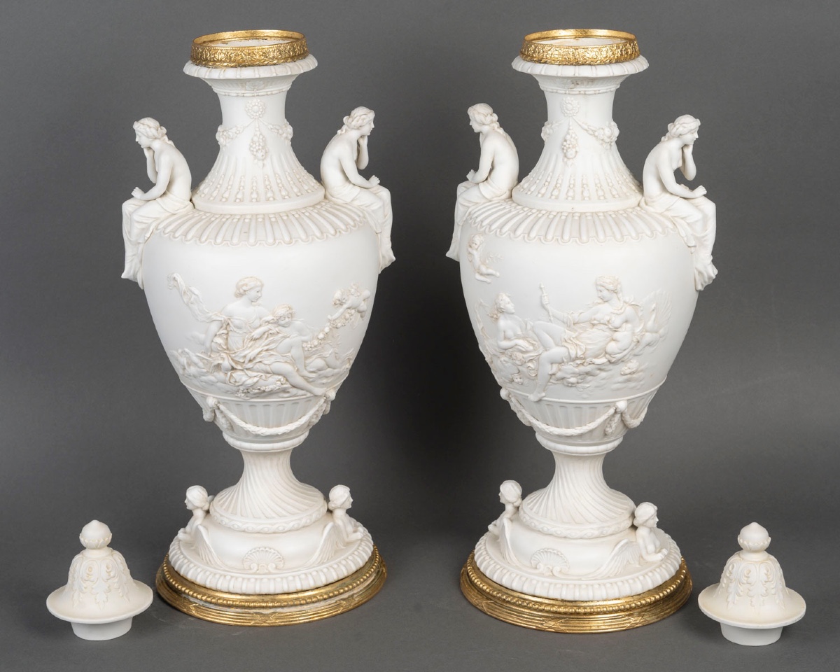 Biscuit une paire de vases en porcelaine de biscuit, fin du XIXe siècle — 3